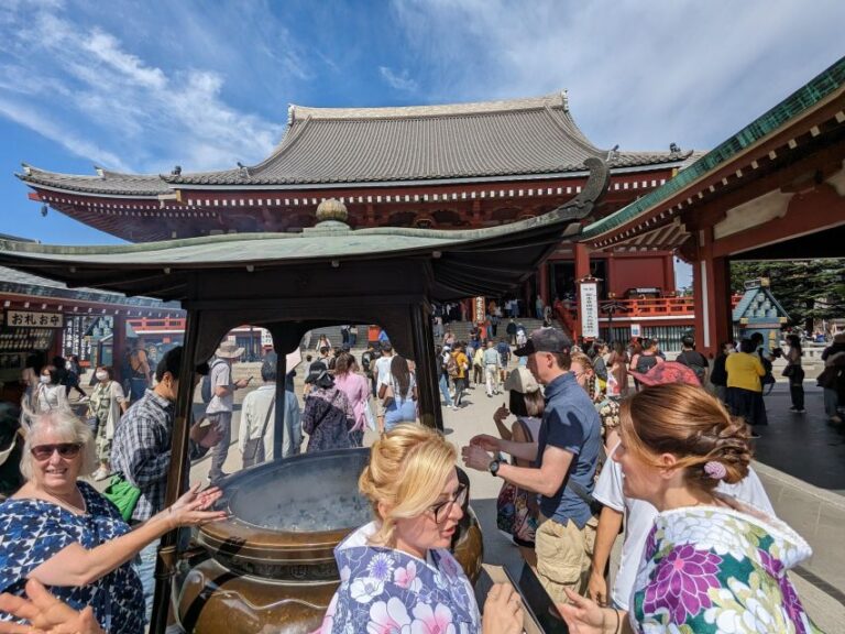 Best Walks Tokyo: Shinjuku, Harajuku and Asakusa