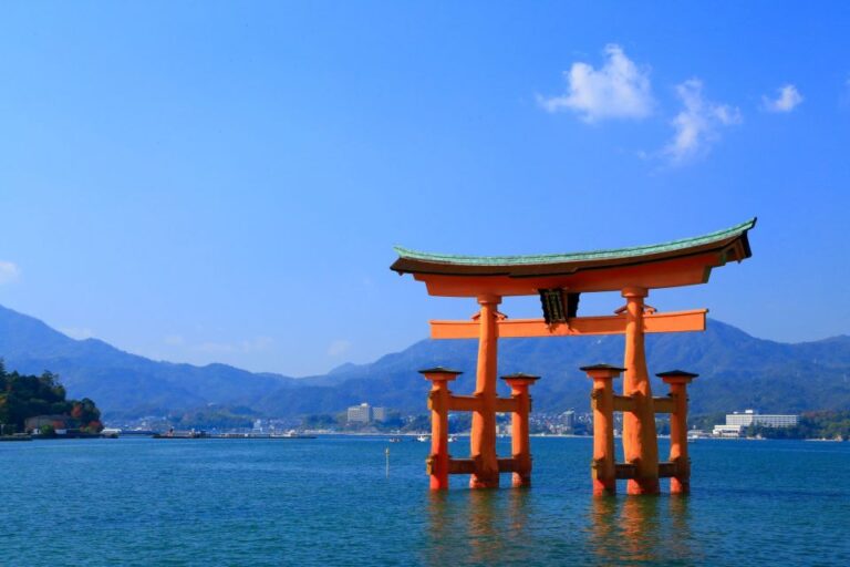 From Hiroshima: Hiroshima and Miyajima Island 1-Day Bus Tour