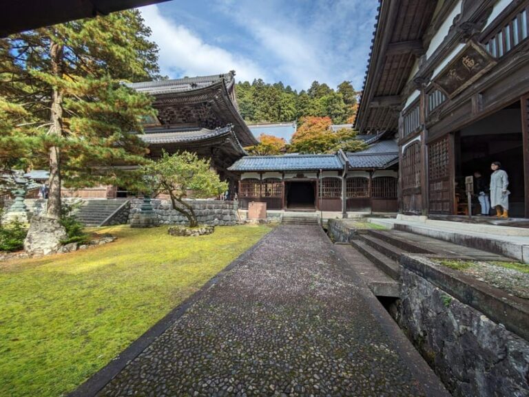 From Kanazawa: Eiheiji Buddhist Temple & Fukui Castle Town