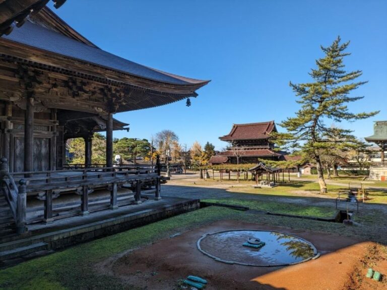 From Kanazawa: Shirakawa-Go, Gokayama and Wood Carving Art