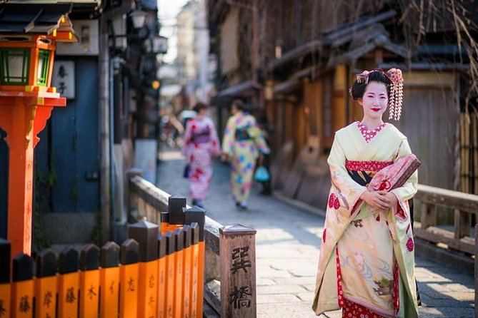 Gion and Fushimi Inari Shrine Kyoto Highlights With Government-Licensed Guide - Overview of Gion District