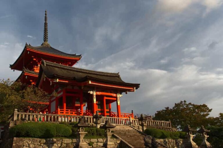 Kyoto: Higashiyama, Kiyomizudera and Yasaka Discovery Tour