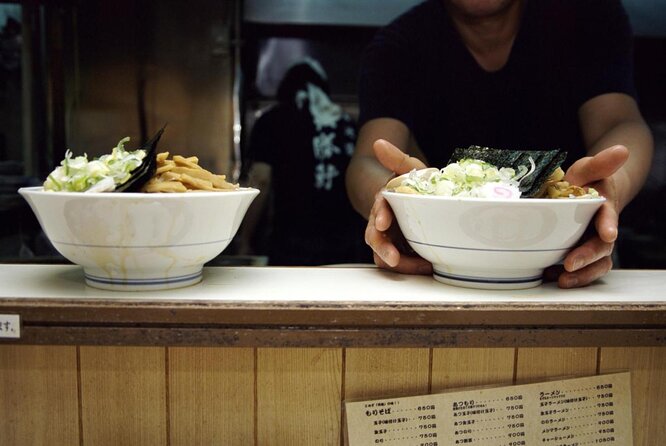 Private Guided Bar Hopping With Food and Drink Tour in Shinjuku