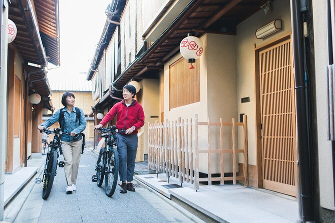 Private Kyoto Back Street Cycling Tour W. Eng-Speaking Guide