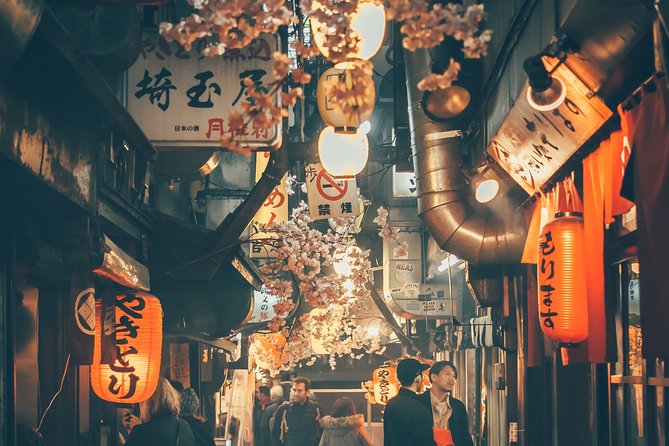 Private Shinjuku Evening Walking Tour With a Local Guide