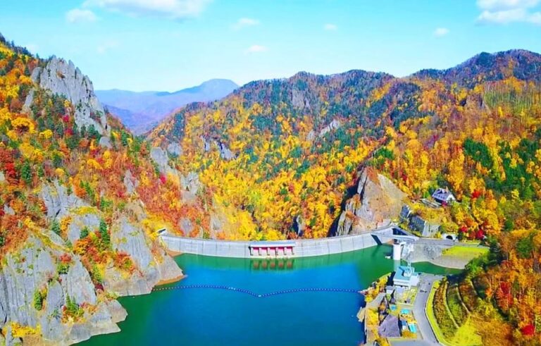 Sapporo: Lake Toya, Mt. Yoteisan Park & Hot Springs Day Tour