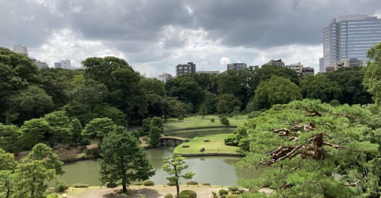 Tokyo: Asukayama Through Time (Papermaking, Rikugi-En…)