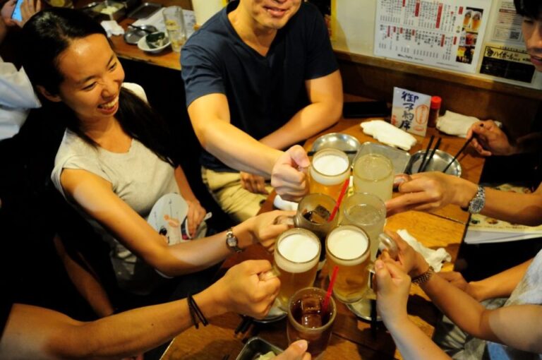 Tokyo: Shinjuku Drinks and Neon Nightlife Tour