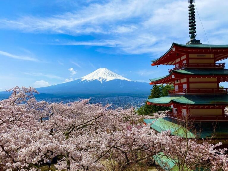 View of Mt. Fuji, Chureito Pagoda and Hakone Cruise Day Trip