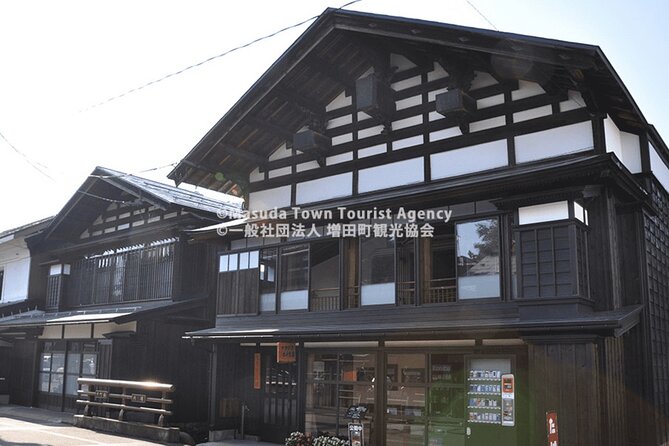 Walking Tour of Wealthy Merchants Storehouses in Akita