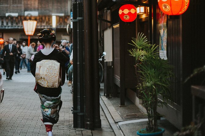 2 Hour Night Walking Tour Throughout Gion in a Small Group - Key Takeaways
