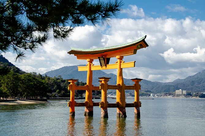 1-Day Private Sightseeing Tour in Hiroshima and Miyajima Island - Sightseeing Highlights