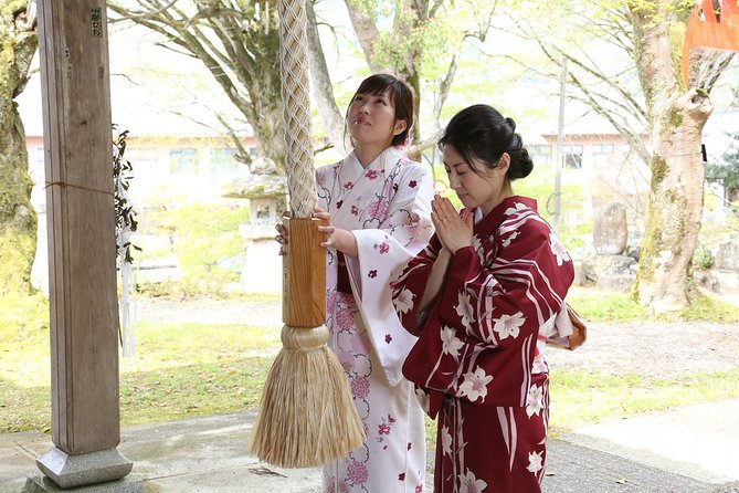 Experience With Kimono! Castle Town Retro Tour Local Tour & Guide - Tour Highlights