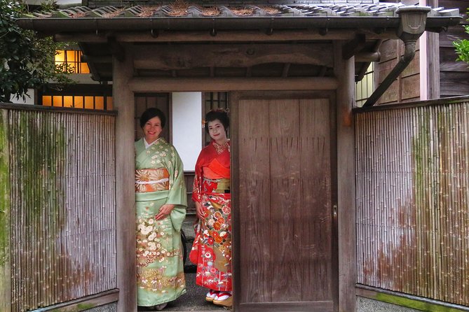 Fukagawa, Tokyo: Meet Geisha as They Prepare for Work - Traditional Makeup Learning