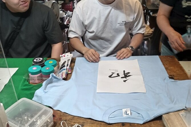 Handwriting Kanji With Ink on T-Shirt Private Art Class in Tokyo - Materials Provided