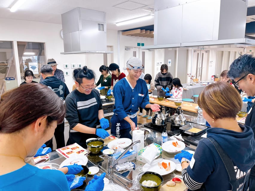 Naha Makishi Public Market : Sushi Making Experience - Activity Description