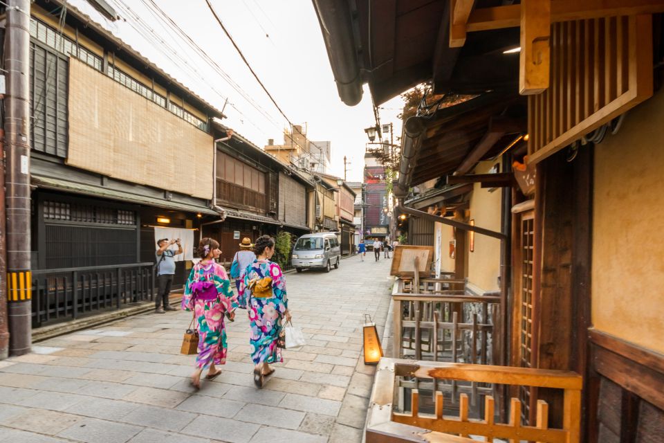 Night Walk in Gion: Kyotos Geisha District - Highlights