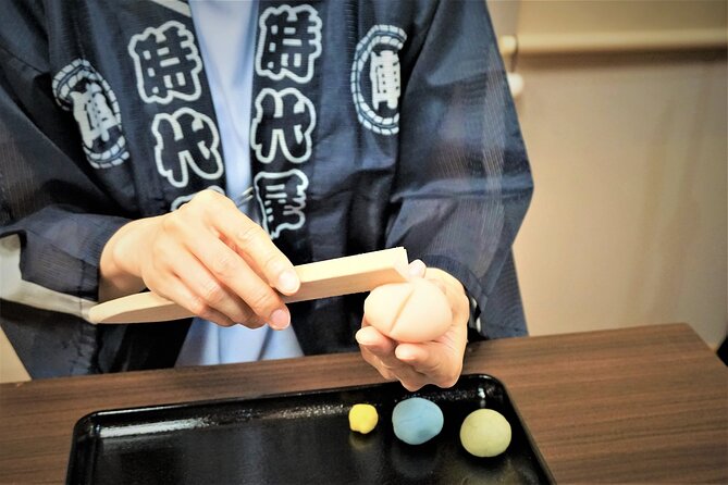 Tokyo Japanese Sweets Making Experience Tour With Licensed Guide - Tour Group Size and Guide