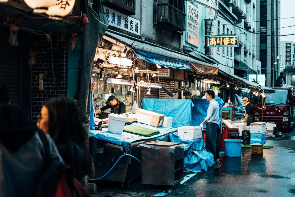 Tsukiji: Outer Market Walking Tour & Sake Tasting Experience - Activity Highlights