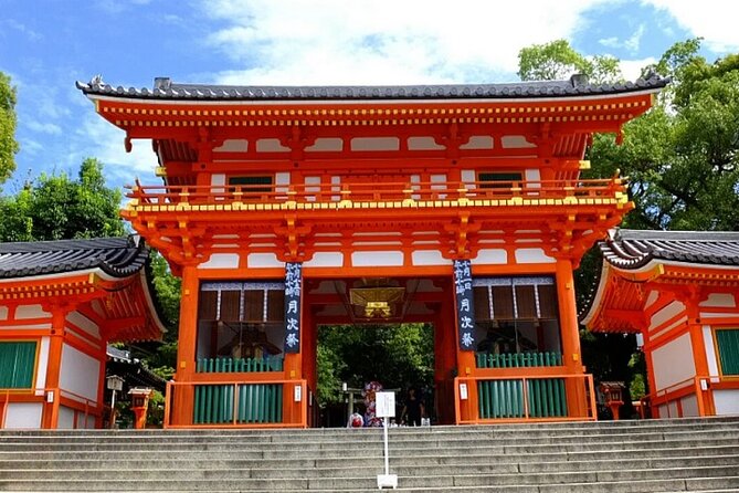 Arashiyama & Yasaka Shrine & Nara & Todaiji Day Trip From Osaka - Exploring Yasaka Shrine