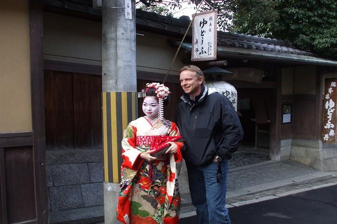 Gion and Fushimi Inari Shrine Kyoto Highlights With Government-Licensed Guide - Gion Neighborhood Exploration