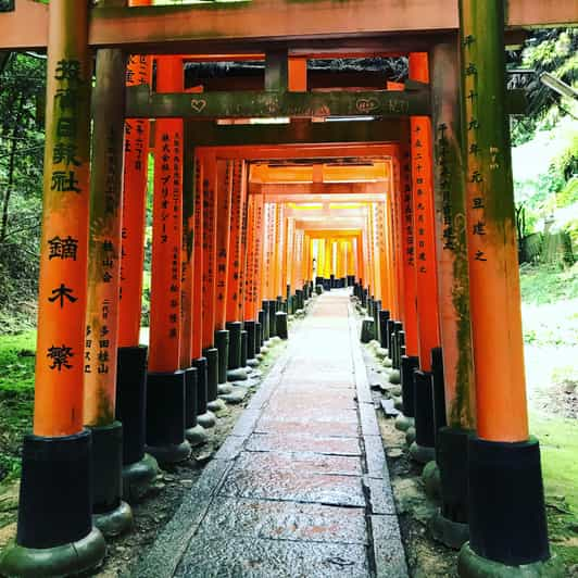 Inside of Fushimi Inari - Exploring and Lunch With Locals - Experience Description