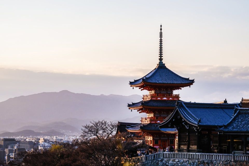 Kyoto: Historic Higashiyama Walking Tour - Activity Description