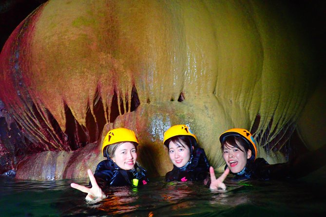 [Okinawa Miyako] 3 Set! Beach SUP, Tropical Snorkeling, Pumpkin Limestone Cave, Canoe - Exploring Pumpkin Limestone Cave and Canoeing