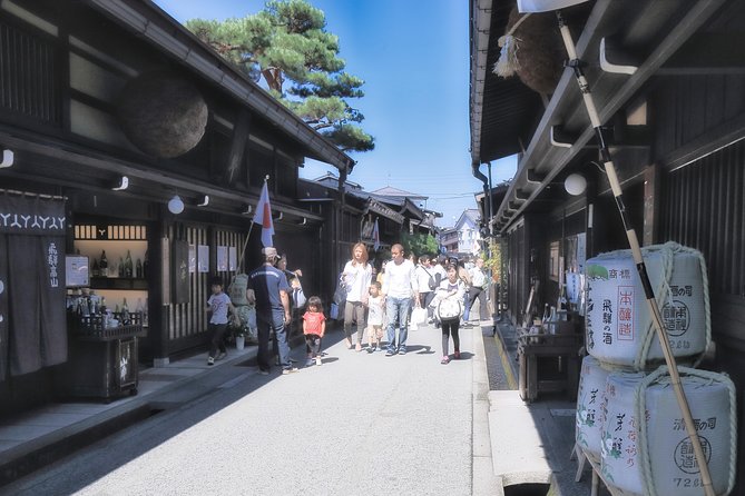 Takayama and Shirakawago Photoshoot by Professional Photographer - Tour Overview