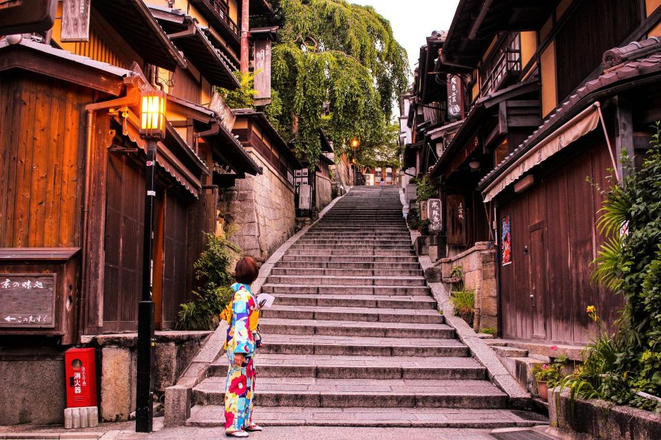 Kyoto: Gion District Highlights & Hidden Gems Walking Tour - Maruyama Park: Natural Tranquility