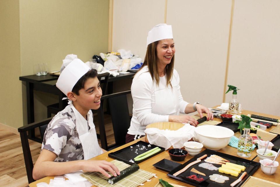 Tokyo: Tsukiji Market Guided Tour & Sushi-Making Experience - Customer Reviews