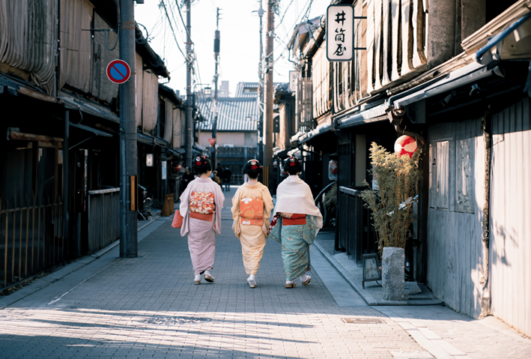 Kyoto Gion Sunset Tour: Gion, Pontocho, Yasaka & Secrets