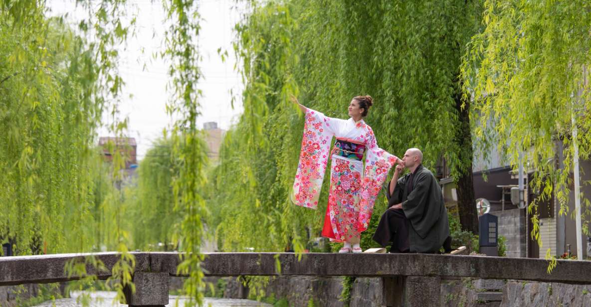 Kyoto: Private Romantic Photoshoot for Couples - Just The Basics