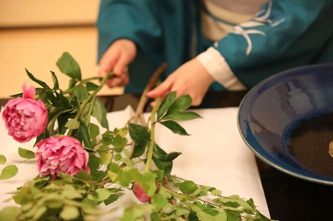 Private Japanese Traditional Flower Arrangement in Tokyo - Just The Basics